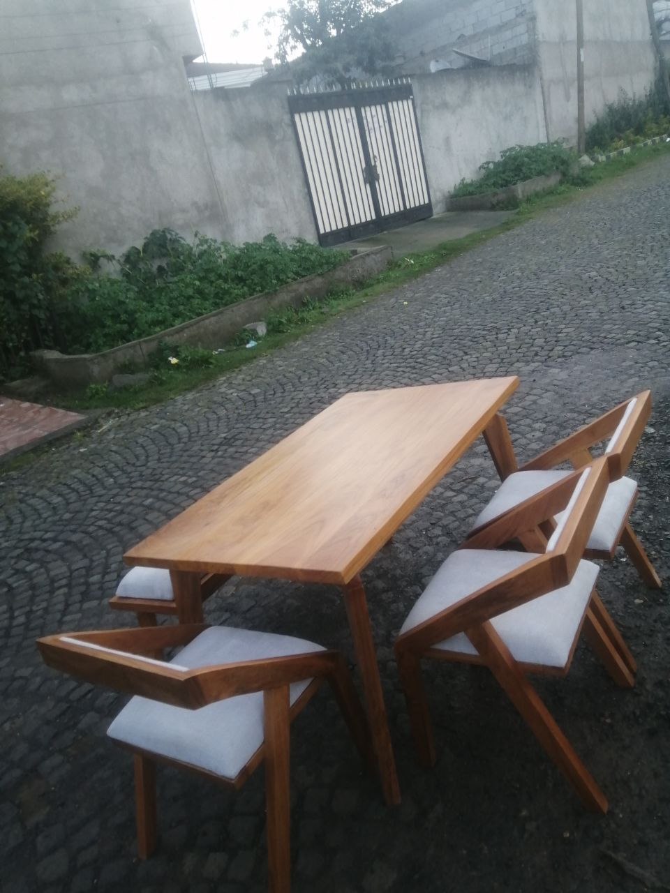 Dining 7